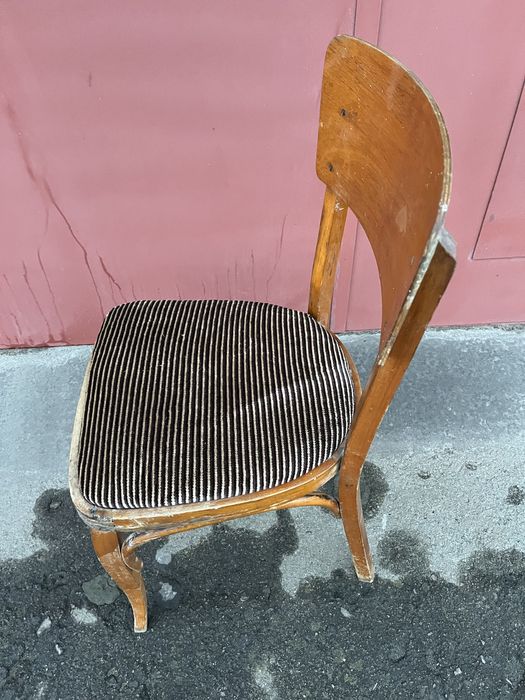 Стілець у вітальню ,вживаний