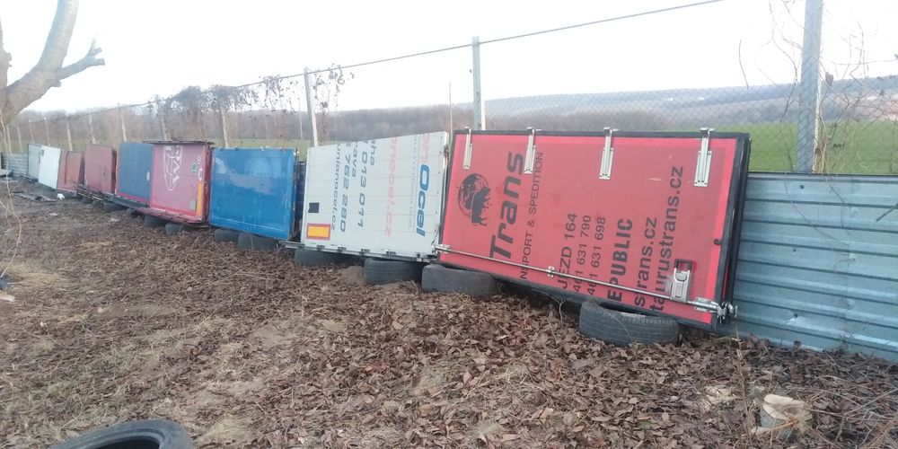 Ворота двери на полуприцеп прицеп грузовик зерновоз борти тент штора