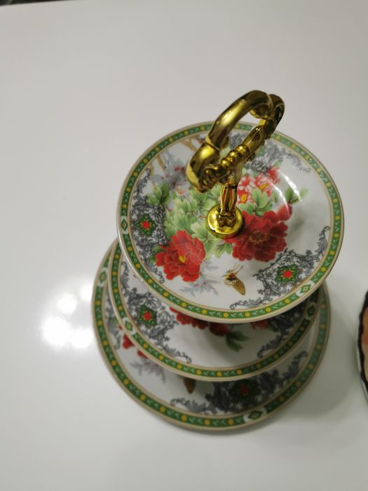 Трирівнева ваза для фруктів