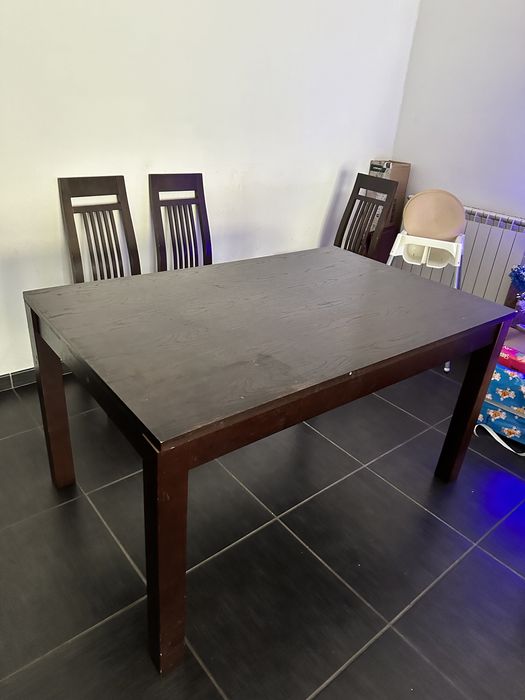 Conjunto mesa e cadeiras