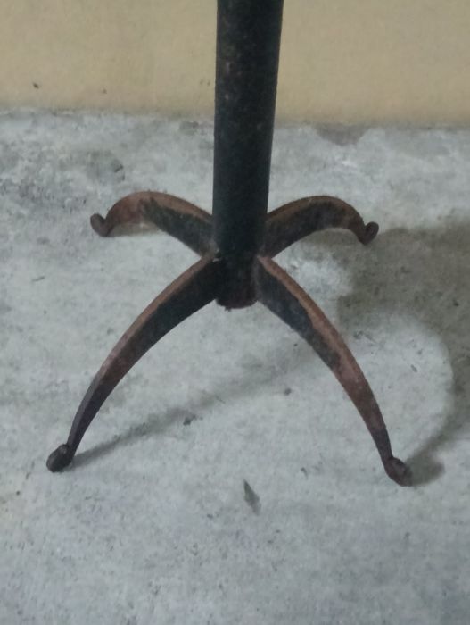 Mesa vintage, gênero bistrô,para restauro