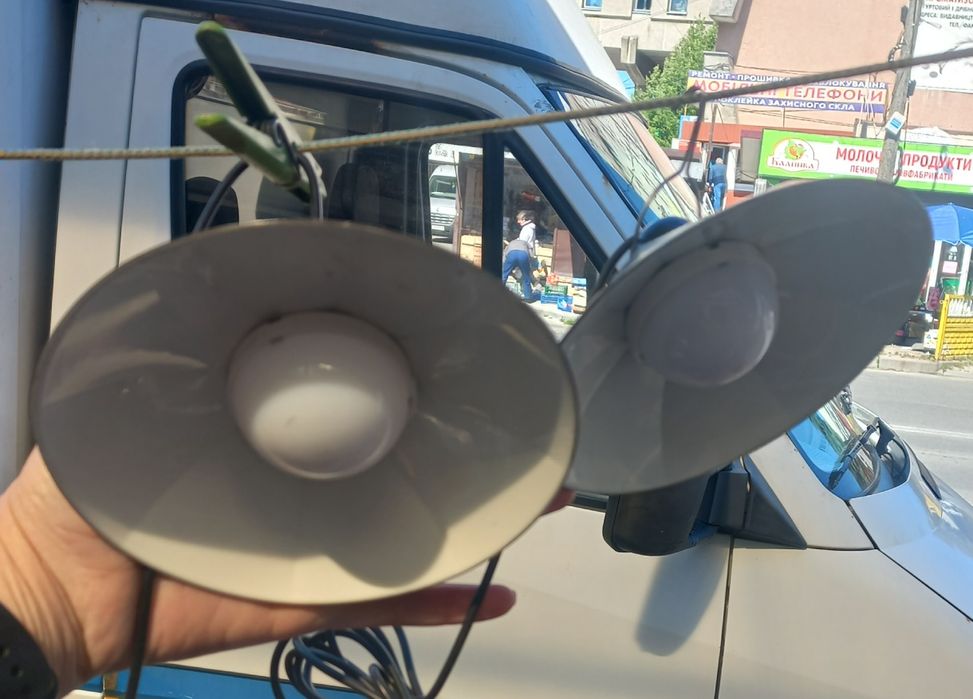 Сонячна панель і дві лампочки