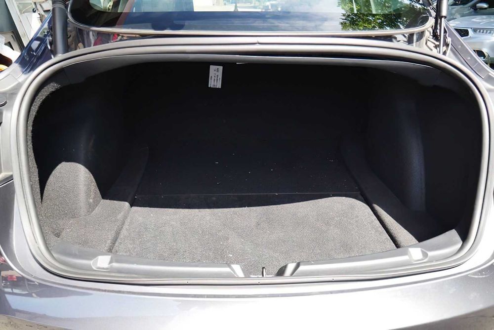 Tesla Model 3      2023