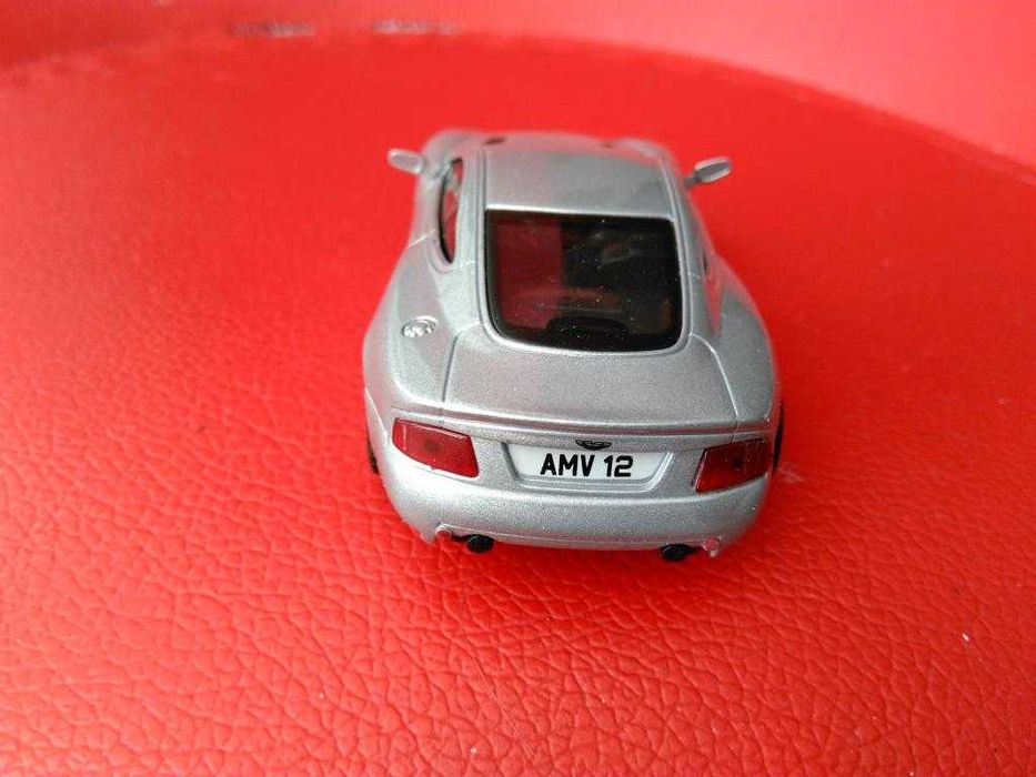 Aston Martin v12 vanquish  deagostini