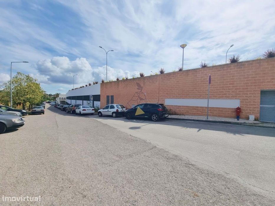 Garagens Box à Venda em Portimão — de 16 m² a 28 m², entre a estação d