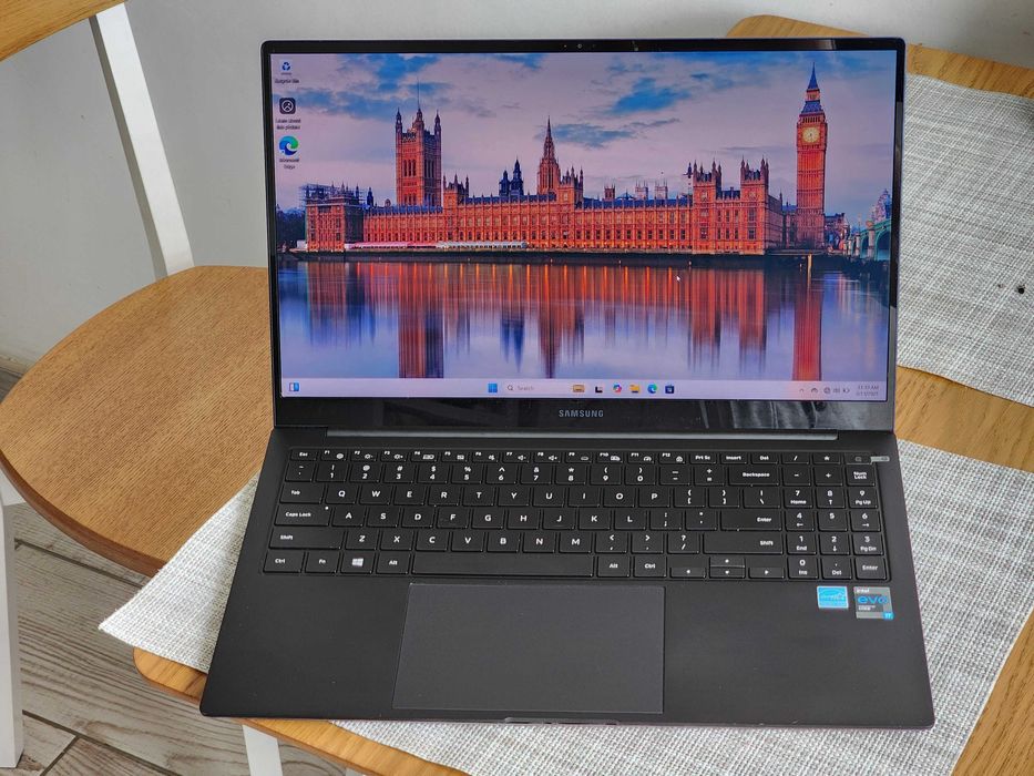 Samsung Galaxy Book Pro 15.6" AMOLED Intel i7-1165G7 16GB 512GB