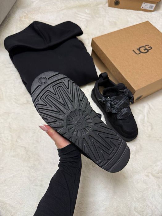 UGG LOWMEL Sneaker Black