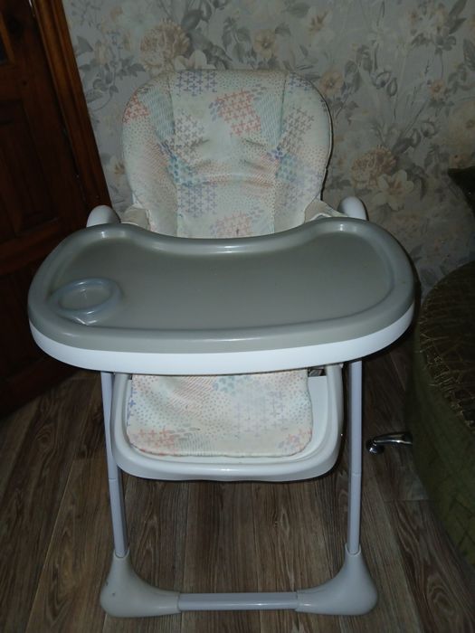 Стільчик для годування
