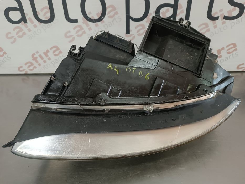 Ótica / Farol Direito AUDI A4 B6 - 8E0941004F