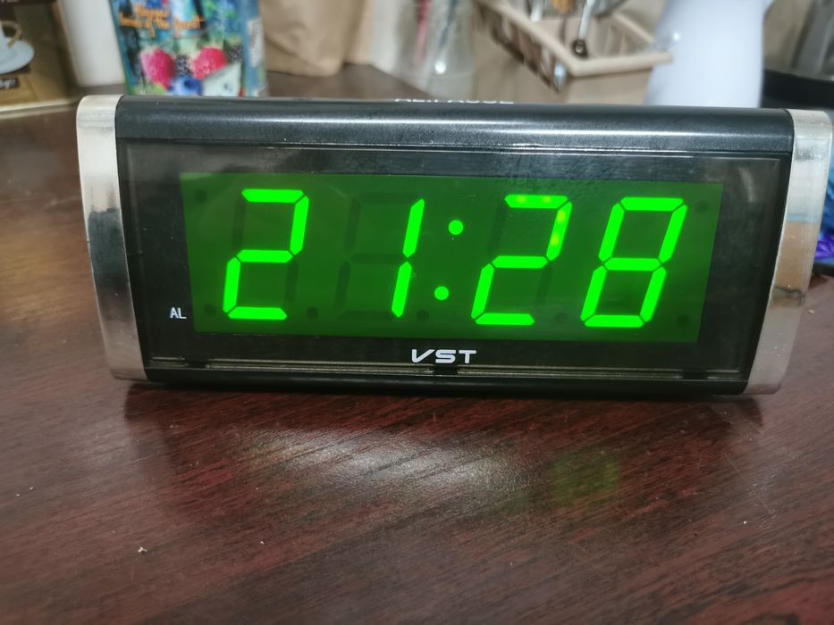 Настольные цифровые часы