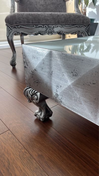 Mesa de centro com tampo em vidro