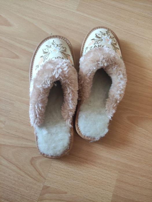 Kapcie góralskie z owczej wełny 36