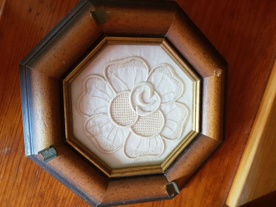 Cinzeiro com bordado Madeira