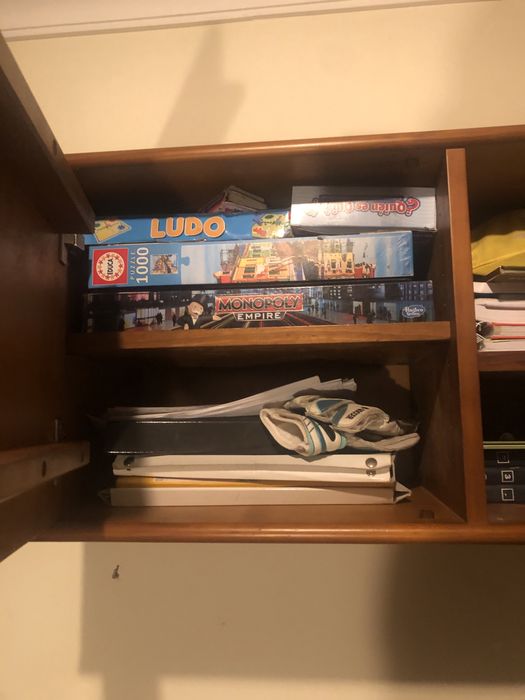 Cama de solteiro com colchão mais estante