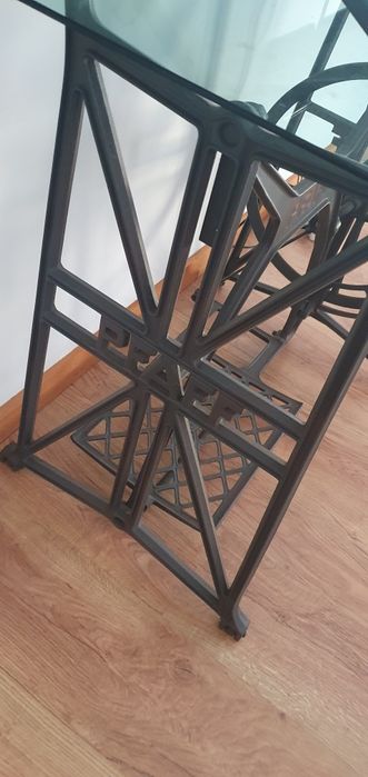 Pernas de maquina em ferro muito antigas
