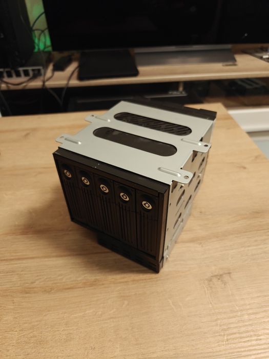 Kieszeń na dyski HDD 5x3.5 sata/sas