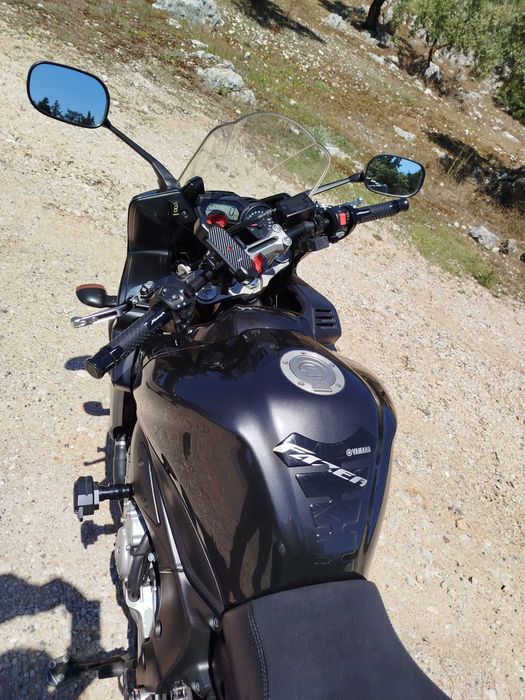Yamaha Fazer 1000 ABS com malas laterais e top case