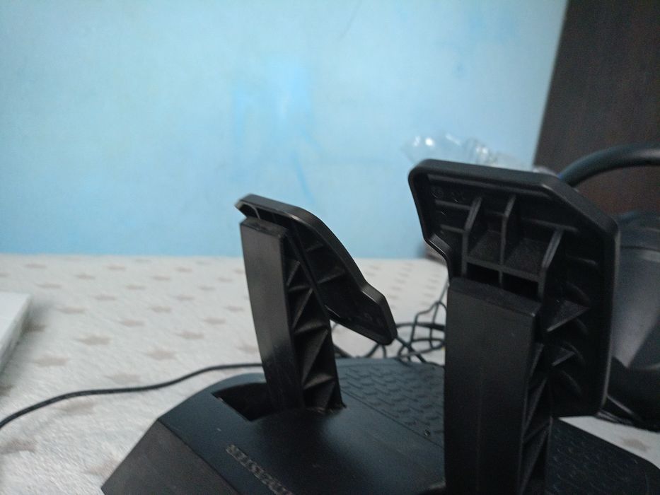 Thrumaster T150.