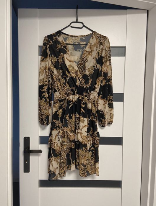 Elegancka sukienka wzory czarny złoty