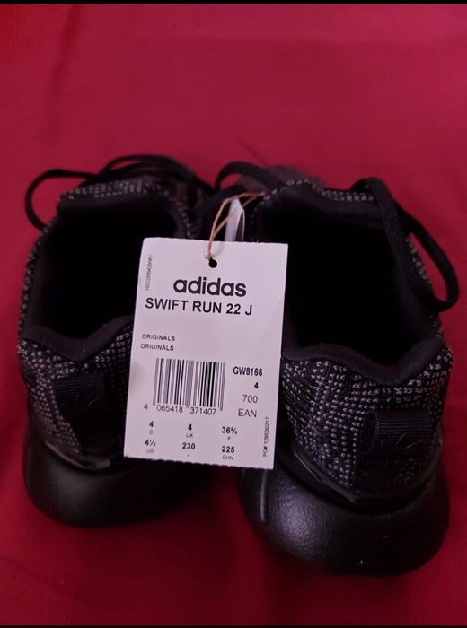 Ténis adidas novos