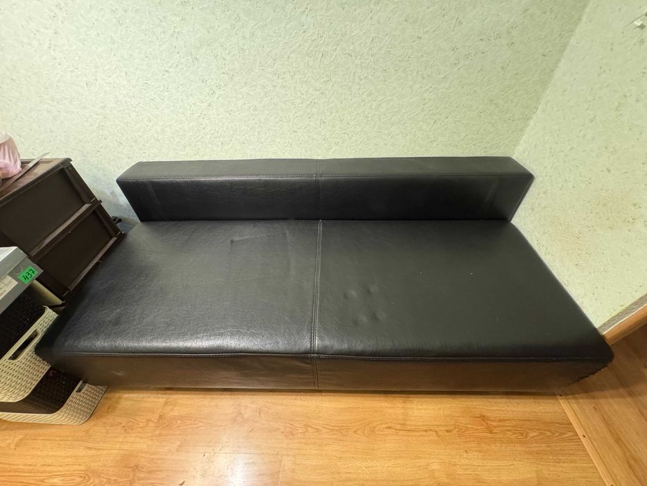 Продам раскладной диван кожаный
