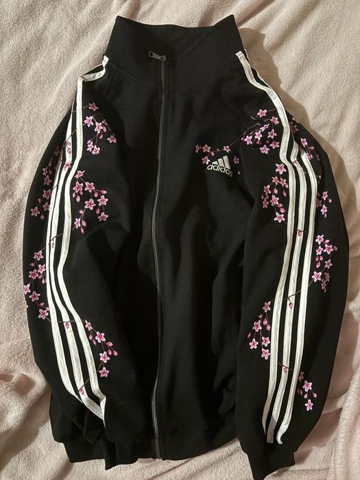 кофта адидас с сакурой