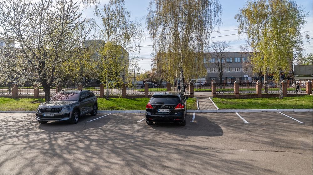 Оренда фасадне комерційне приміщення 264 кв.м Власна парковка  Мазепи Круг Музична