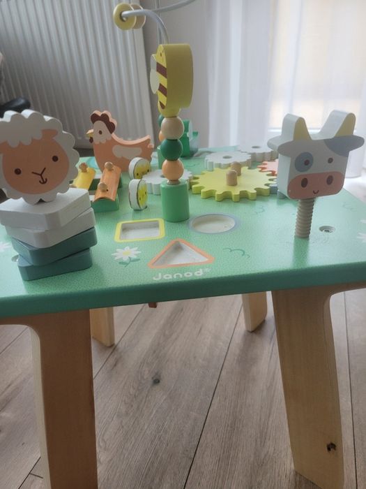 Drewniany stolik edukacyjny Janod