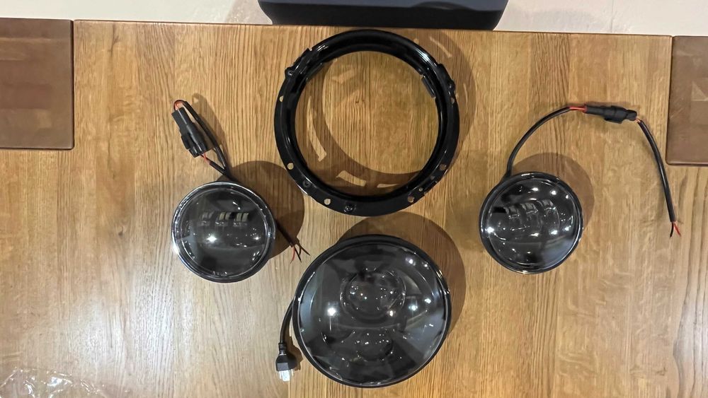 Lampa LED wkład 7 cali + uchwyt (mocowanie) Harley Honda Suzuki Yamaha