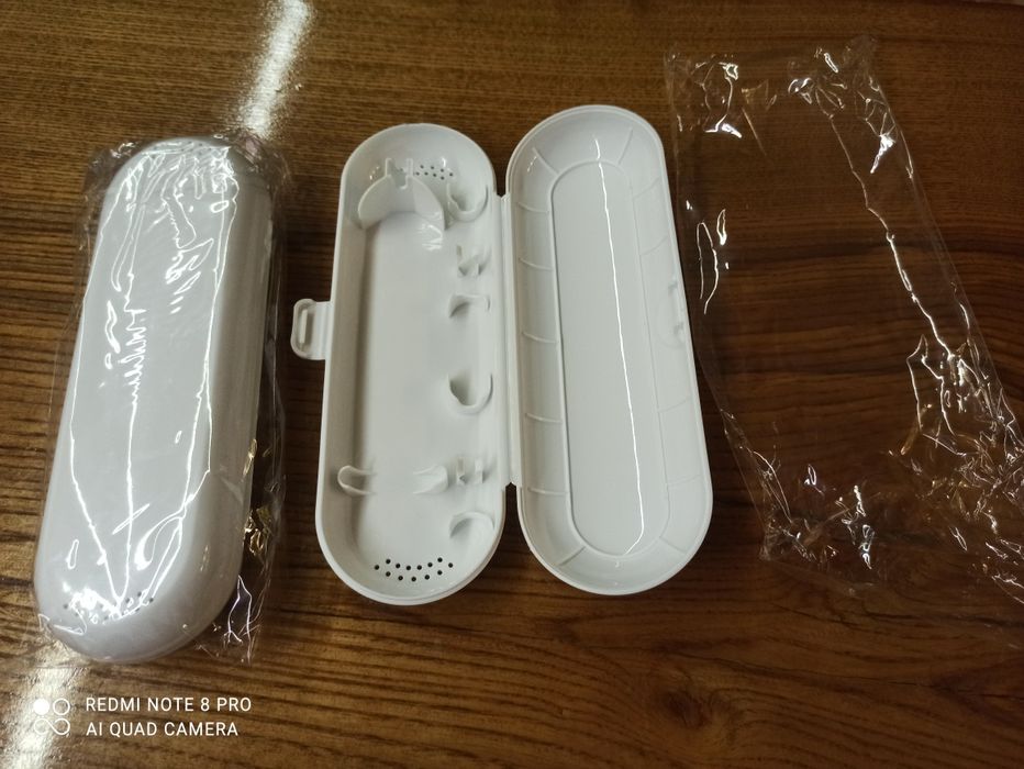 2 etui na szczoteczki elektryczne