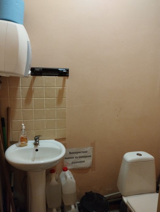 Продаю приміщення в центрі Узина