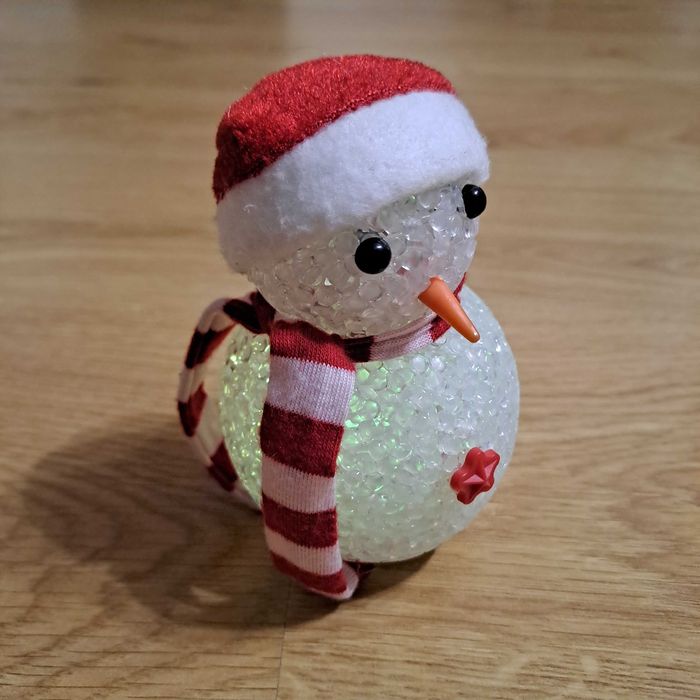 Bałwanek Led akrylowy święcący w różnych kolorach