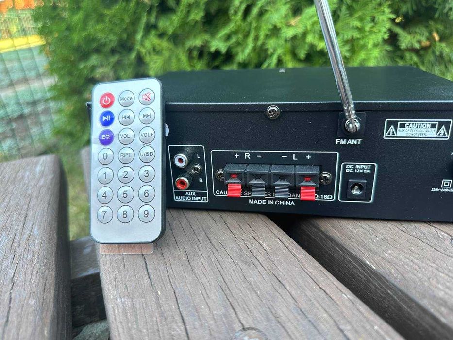 Усилитель звука Bluetooth UKC 2 х 300w +караоке. Підсилювач