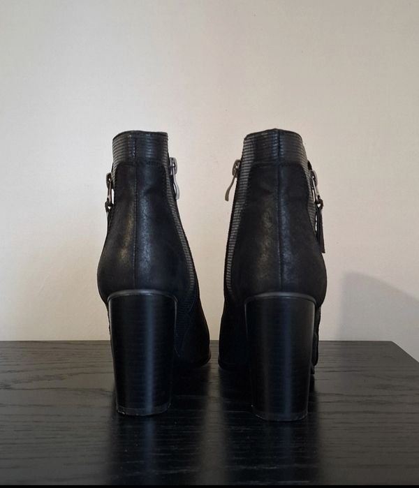 Bota preta com salto