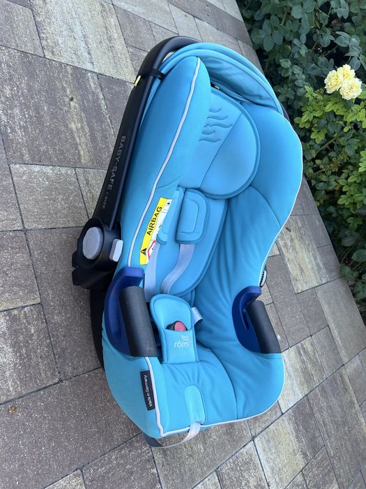 Продам автолюльку Britax