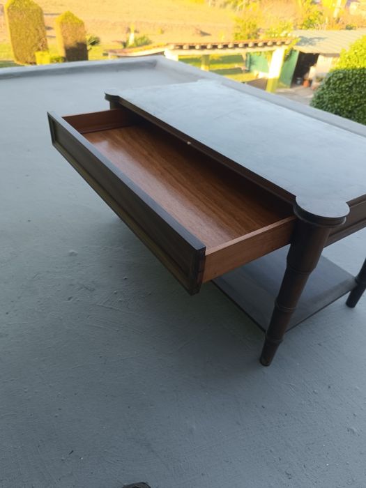 Mesa de sentro vintage