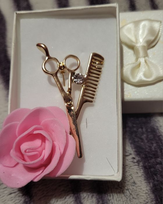 Продам брошку новая