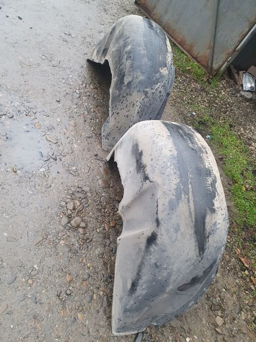 Підкрильники задні 124 мерседес