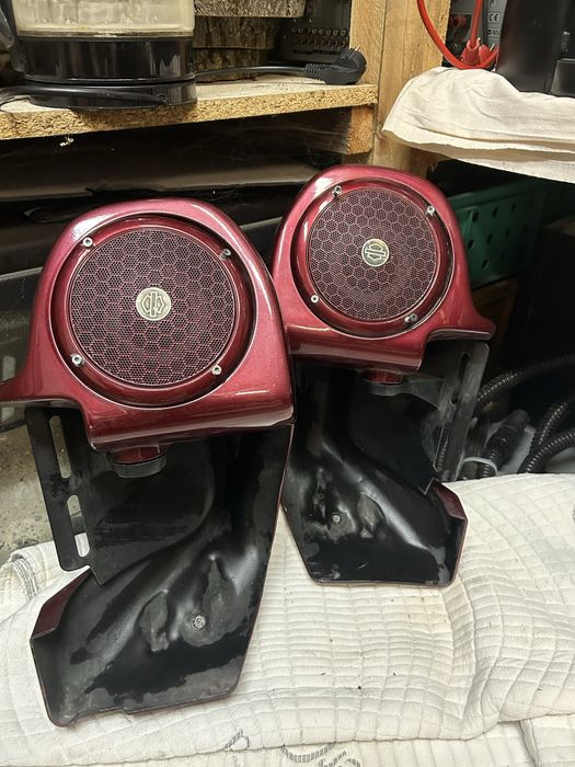 Oryginalne dolne owiewki Harley-Davidson z wbudowanymi glośnikami