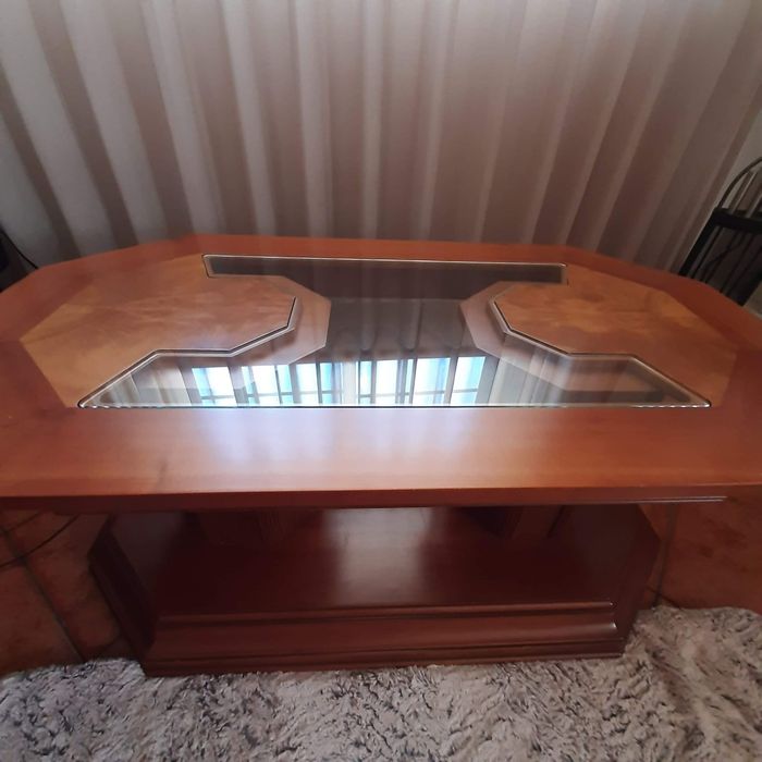 Vendo mesinha de sala em cerejeira