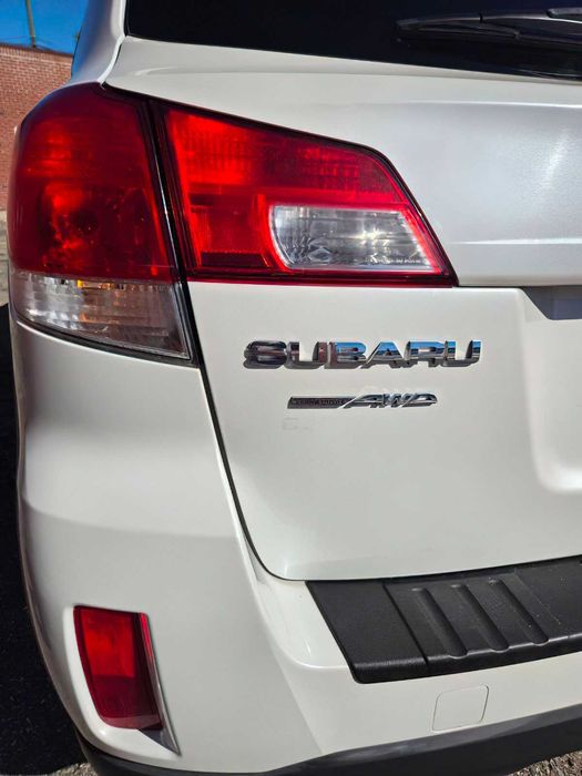 Subaru Outback 2.5i Limited      2013