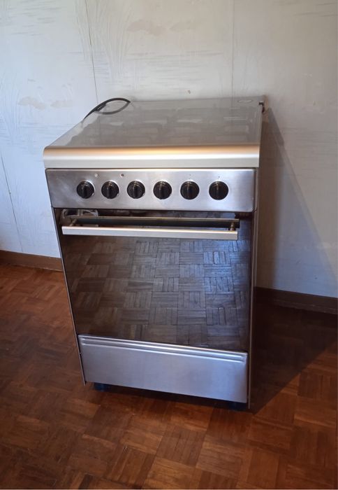 Fogão Meireles c/ forno eléctrico