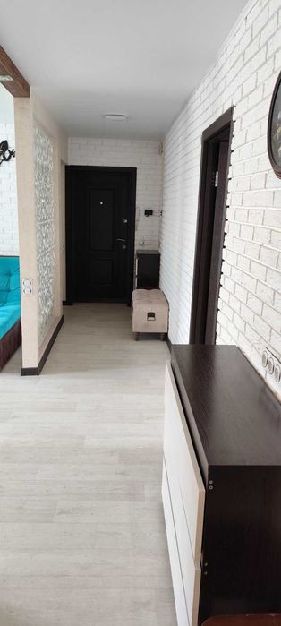 Продаю 4-кімнатну квартиру на площі Перемоги. Ц10