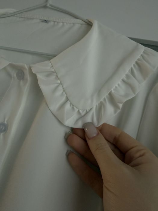 Нова блуза з трендовим коміром