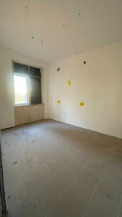 Офісне приміщення  площею 400 м² на  ділянці 30 соток в с. Плесецьке