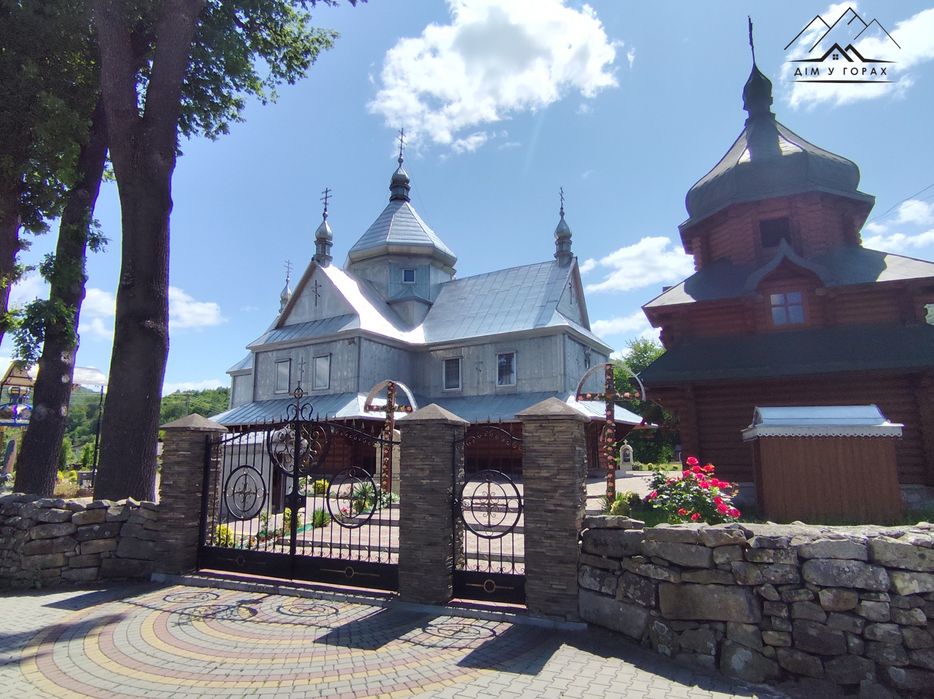 Продаж земельної ділянки в самому центрі села Шешори! Неподалік річка