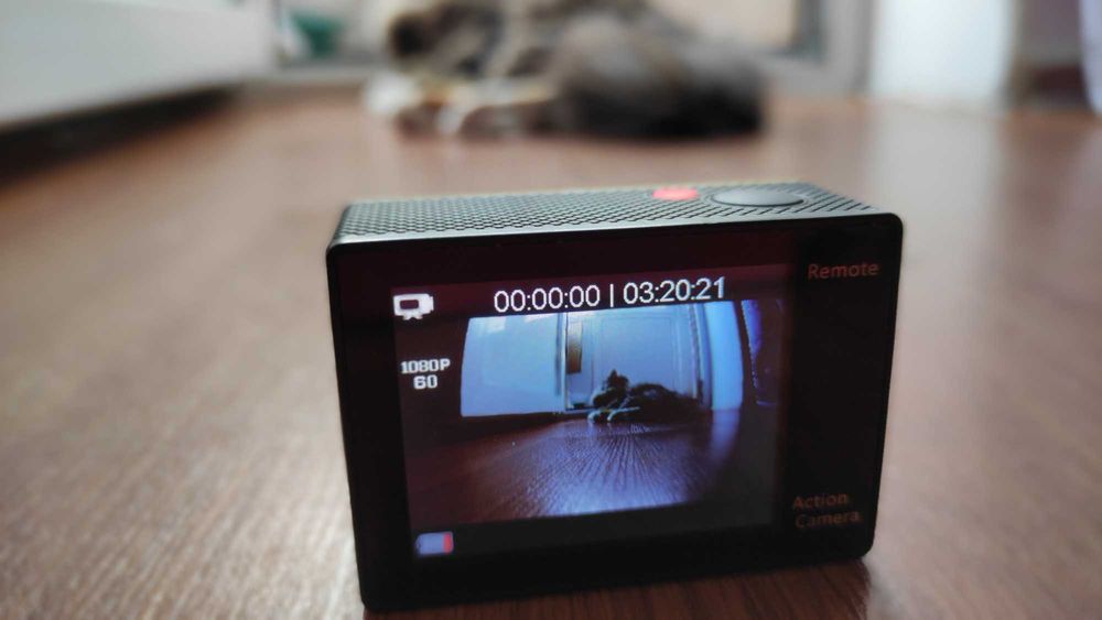 Продам экшн-камеру EkenКа