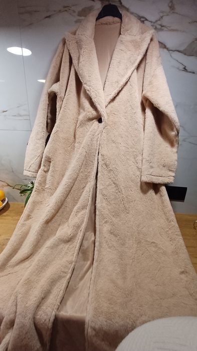 Płaszcz piękny  długi 42