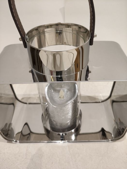 Lanterna metal e vidro com vela 27cm x 25 cm em muito bom estado.