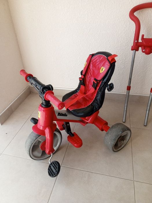 Дитячий велосипед Feber Ferrari.